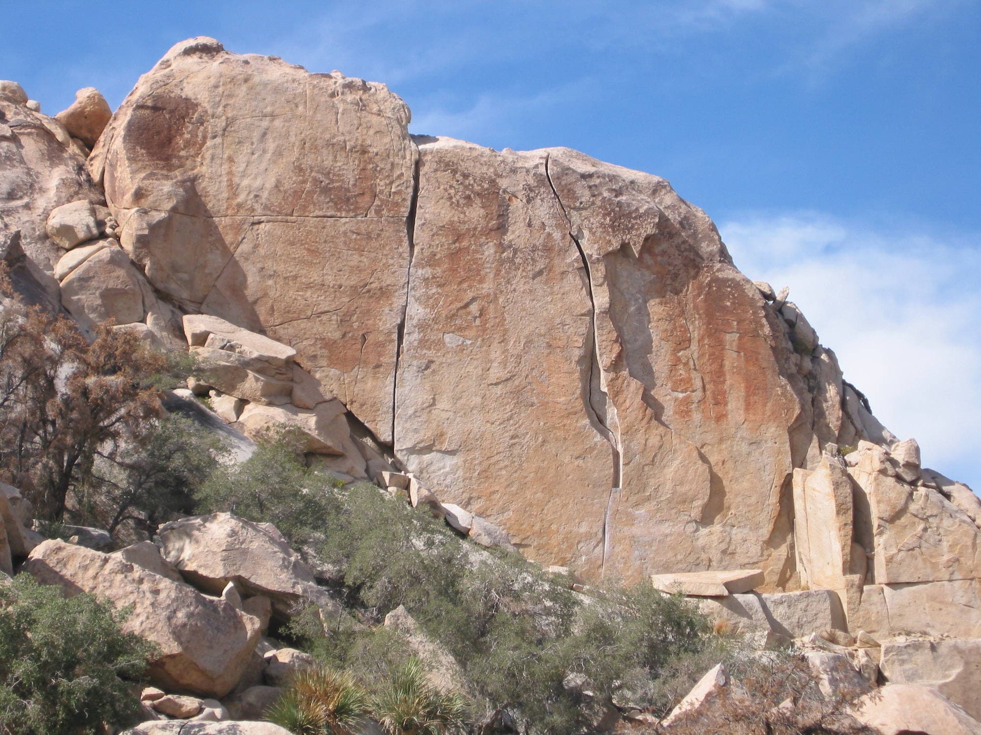 Rusty wall, showing Wangerbanger (L) and O'Kelley's Crack (R).