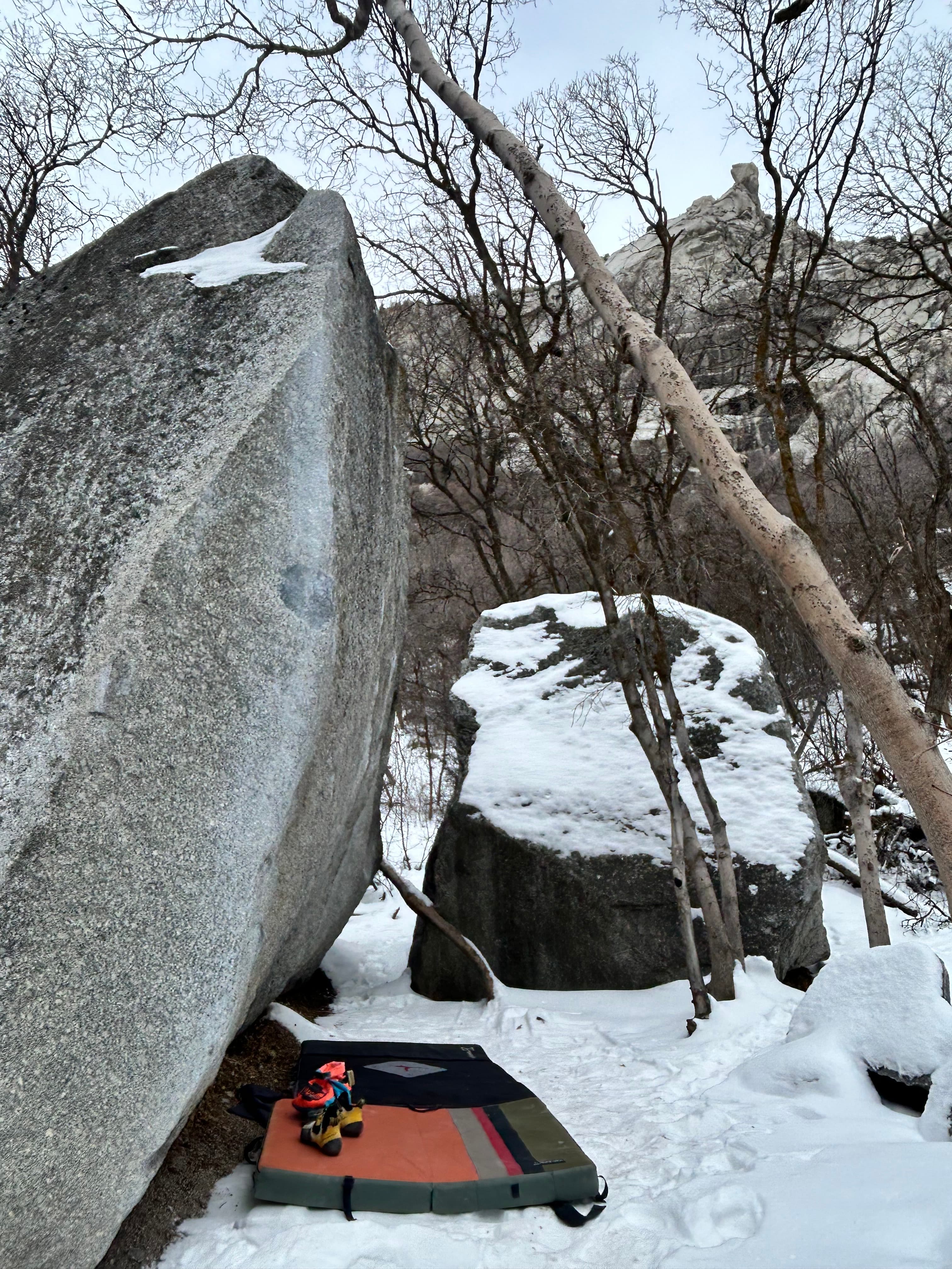 Working long-time project Mr. Smiley in the snow. Soft landings and cold toes! Finally mastered it after 10+ sessions.